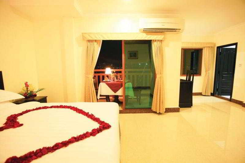 Cardamom Hotel&Apartment Phnom-Penh Buitenkant foto