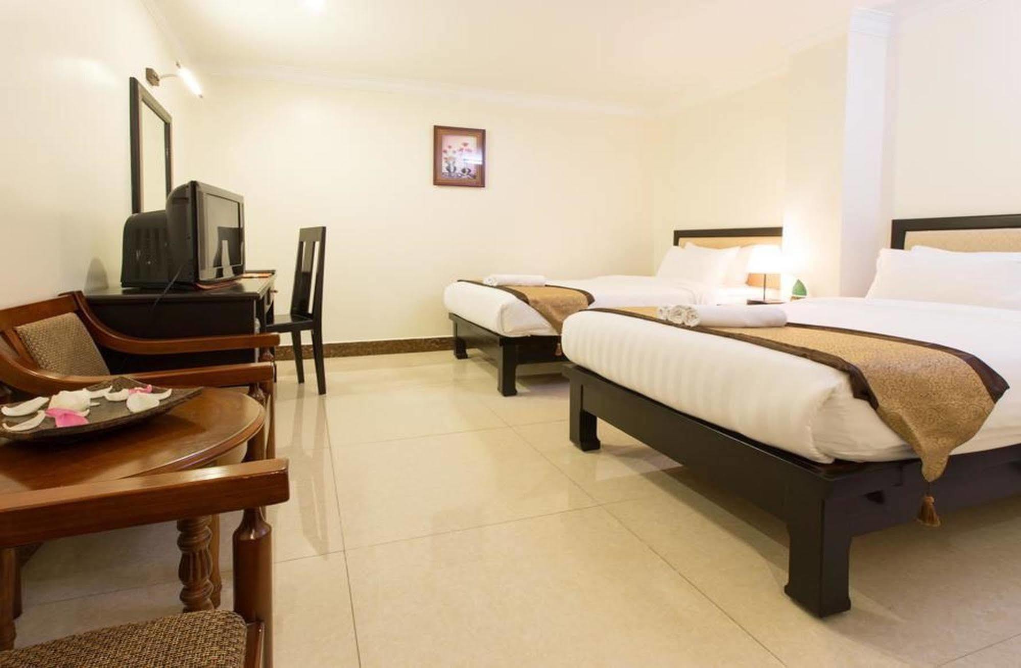 Cardamom Hotel&Apartment Phnom-Penh Buitenkant foto