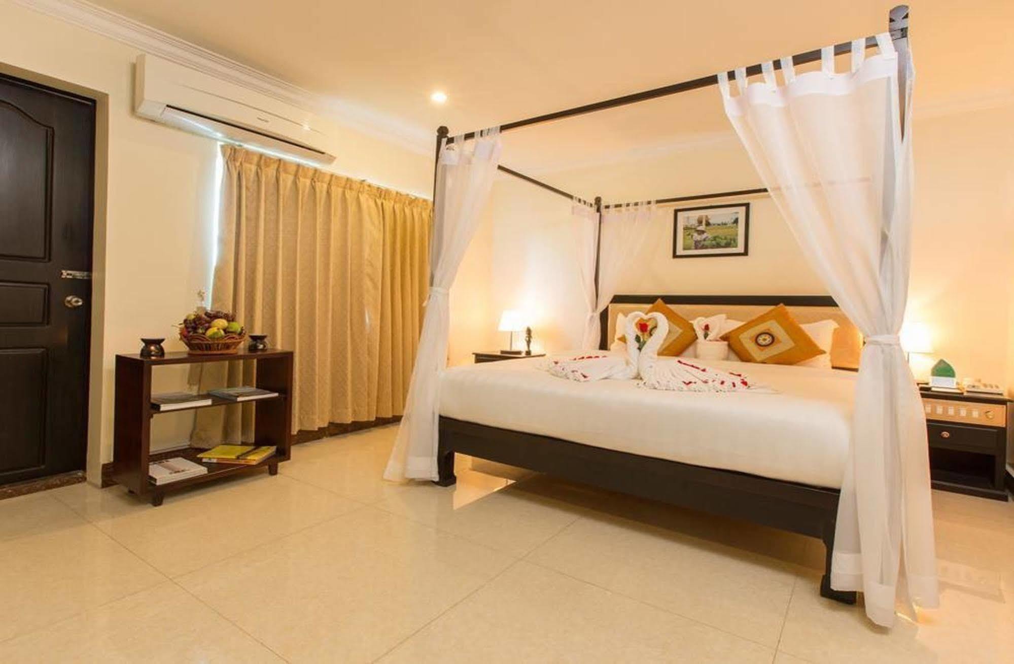 Cardamom Hotel&Apartment Phnom-Penh Buitenkant foto
