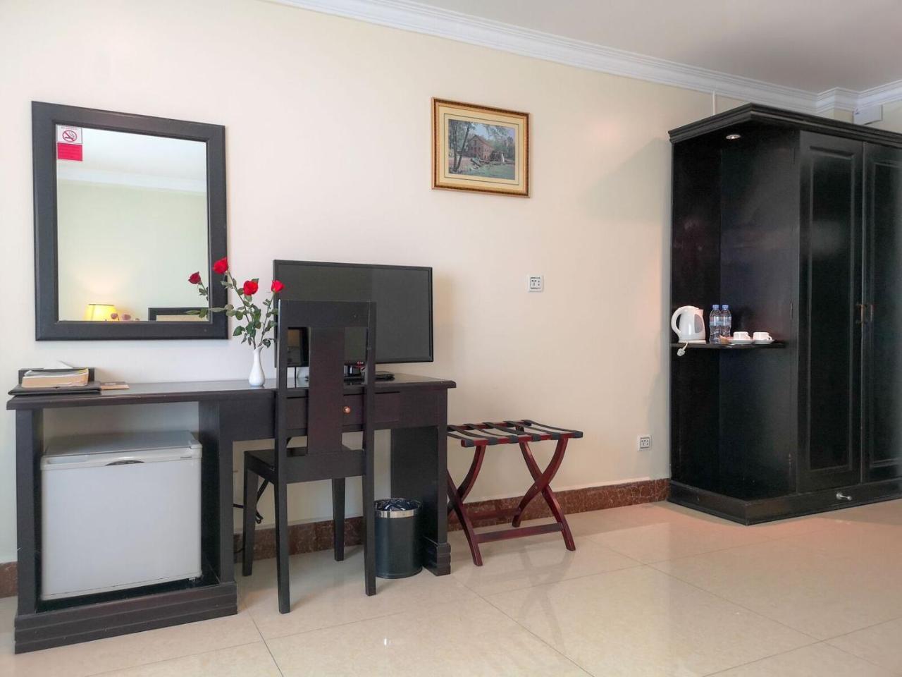 Cardamom Hotel&Apartment Phnom-Penh Buitenkant foto